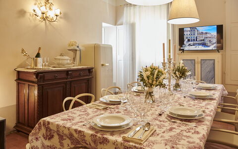 Casa Ada e Sabo: Mesa, Mueble, Propiedad, Silla, Gabinetes, Vajilla, Decoración, Encendiendo, Diseño De Interiores, Cajón