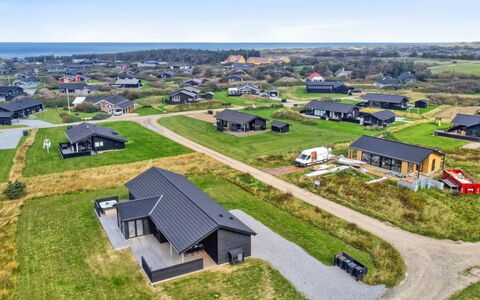 Alea - 800M from the Sea: Mueble, Diseño De Interiores, Piso, Madera, Suelo, Techo, Suelos De Madera, Silla, Mesa, Encendiendo