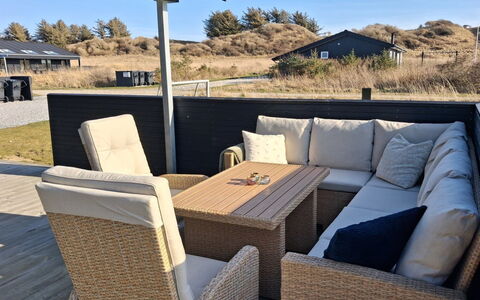 Alea - 800M from the Sea: Mueble, Diseño De Interiores, Piso, Madera, Suelo, Techo, Suelos De Madera, Silla, Mesa, Encendiendo
