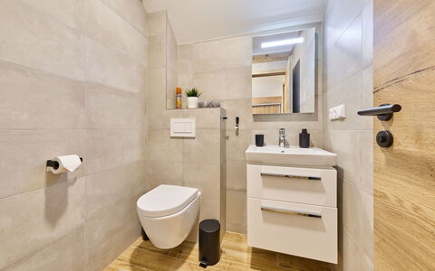 Muhu: Piso, Suelo, Arreglo De Tubería, Diseño De Interiores, Baño, Baño, Plomería, Mueble De Baño, Grifo, Lavabo