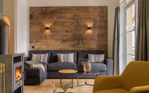 Viehhofen 100: Propiedad, Mueble, Sofá, Mesa, Marco, Madera, Diseño De Interiores, Encendiendo, Sala, Comodidad