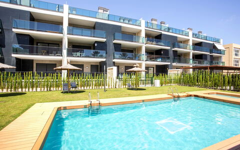 Jávea 106: Agua, Cielo, Tiempo De Día, Propiedad, Planta, Piscina, Edificio, Azur, Sombra, Hierba
