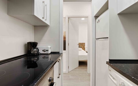 Elena: Gabinetes, Edificio, Mostrador, Estufa De Cocina, Aparato De Cocina, Cocina, Diseño De Interiores, Madera, Suelo