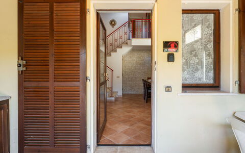 Villasimius 683: Propiedad, Edificio, Puerta, Marco, Madera, Casa, Suelo, Piso, Inicio De La Puerta