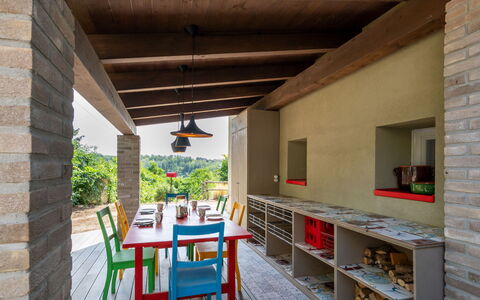 Cascina Basan: Mueble, Mesa, Edificio, Planta, Madera, Silla, Diseño De Interiores, Porche, Suelo, Estante