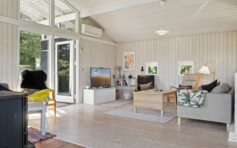 Henryk - 350M from the Sea: Piso, Madera, Diseño De Interiores, Suelo, Techo, Suelos De Madera, Mueble, Sala, Casa, Habitación