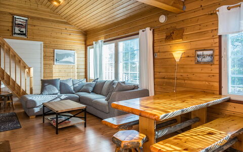 Hirvasaho B 2: Piso, Madera, Suelo, Techo, Diseño De Interiores, Suelos De Madera, Mueble, Casa, Cabaña, Madera Dura