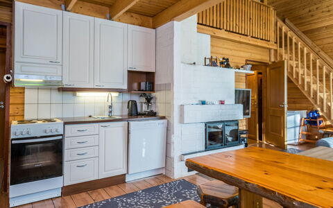 Hirvasaho B 2: Cocina, Madera, Piso, Techo, Mostrador, Diseño De Interiores, Suelo, Mueble, Suelos De Madera, Habitación