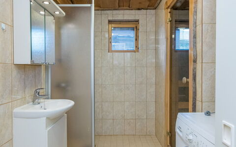 Kanerva 1C: Piso, Arreglo De Tubería, Pared, Suelo, Techo, Diseño De Interiores, Lavabo Del Baño, Lavabo, Baño, Habitación