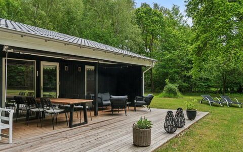 Judyta - 250M to the Fjord: Techo, Casa, Cabaña, Inmuebles, Mueble Para Exteriores, Yarda, Mesa Al Aire Libre, Patio, Patio Interior, Villa