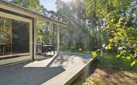 Eftim - 600M from the Sea: Mueble, Diseño De Interiores, Piso, Madera, Suelo, Techo, Suelos De Madera, Silla, Mesa, Encendiendo
