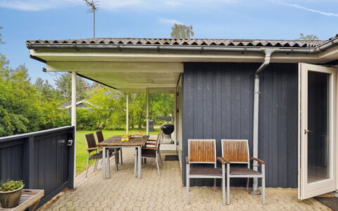 Sunaj: Techo, Casa, Puerta, Cabaña, Sombra, Vía Muerta, Yarda, Inmuebles, Patio Interior