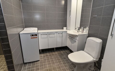 Agenttimajat 2: Piso, Suelo, Arreglo De Tubería, Diseño De Interiores, Lavabo, Baño, Loseta, Baño, Plomería, Asiento Del Baño