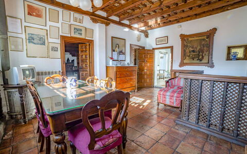 Carmen del Agua: Mueble, Marco, Propiedad, Mesa, Silla, Madera, Encendiendo, Diseño De Interiores, Piso, Suelo