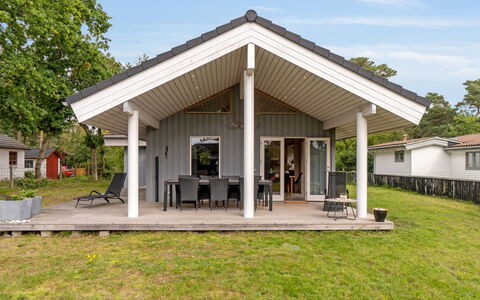 Keijo - 150M from the Sea: Cocina, Mostrador, Aparato De Cocina, Piso, Gabinetes, Diseño De Interiores, Electrodoméstico, Suelo, Casa, Mueble