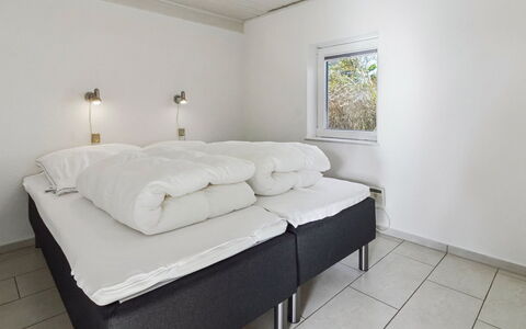 Nalin - 500M from the Sea: Habitación, Cama, Lecho, Sábana, Techo, Diseño De Interiores, Marco De La Cama, Mueble, Casa, Habitación