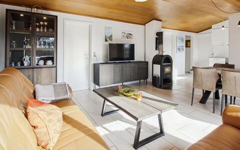 Nalin - 500M from the Sea: Mueble, Diseño De Interiores, Piso, Sofá, Suelo, Techo, Madera, Sala, Habitación, Encendiendo