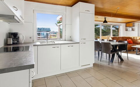 Nalin - 500M from the Sea: Cocina, Mostrador, Piso, Diseño De Interiores, Aparato De Cocina, Suelo, Mueble, Techo, Madera, Gabinetes