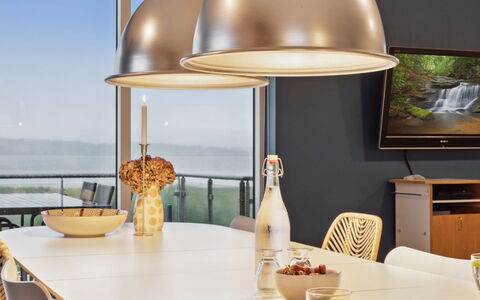 Berta - 70M to the Fjord: Diseño De Interiores, Mueble, Lámpara, Techo, Pantalla De Lámpara, Candelabro, Lámpara, Planta De Casa, Material Natural, Sala
