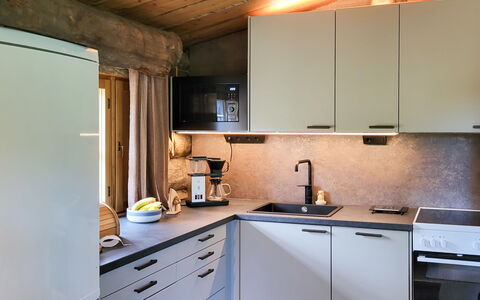 Kelokoto: Cocina, Mostrador, Mueble, Aparato De Cocina, Diseño De Interiores, Fregadero, Gabinetes, Madera, Electrodoméstico, Arreglo De Tubería