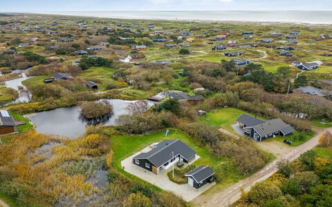 Eloise - 400M from the Sea: Cabaña, Cobertizo, \Choza, Casa De Campo, Pradera, Choza, Granero, Cuarto De Troncos, Edificios Del Jardín
