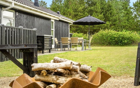Rekke - 300M to the Fjord: El Terreno Del Lote, Jardín, Cabaña, Césped, Patio Interior, Paisajismo, Sombra, Yarda, Mueble Para Exteriores, Diseño