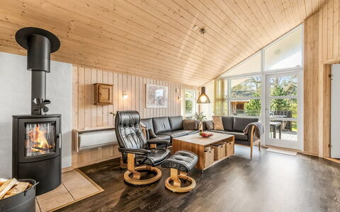 Rekke - 300M to the Fjord: Madera, Techo, Piso, Diseño De Interiores, Mueble, Suelos De Madera, Casa, Suelo, Sala, Madera Dura