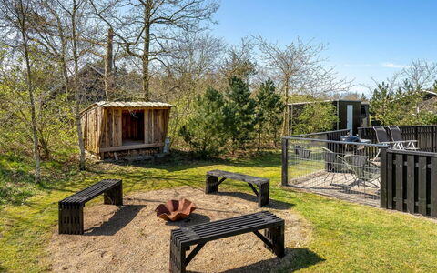 Rekke - 300M to the Fjord: Madera, El Terreno Del Lote, Jardín, Patio Interior, Yarda, Edificios Del Jardín, Césped, Estructura Al Aire Libre, Cerca, Paisajismo
