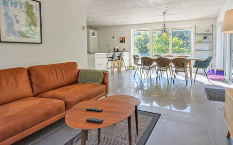 Razmo - 2.5Km from the Sea: Techo, Piso, Diseño De Interiores, Suelo, Material Compuesto, Mueble, Recurso, Hotel, Diseño, La Luz Del Día