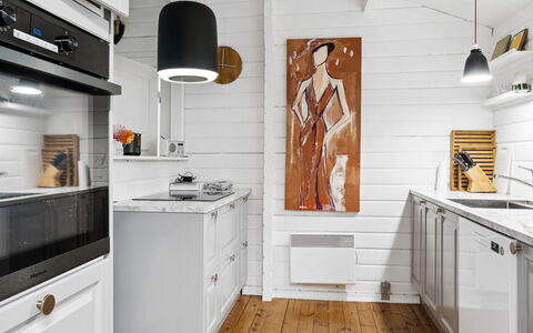 Neela - 300M from the Sea: Aparato De Cocina, Cocina, Madera, Piso, Electrodoméstico, Gabinetes, Mostrador, Diseño De Interiores, Electrodoméstico, Suelo