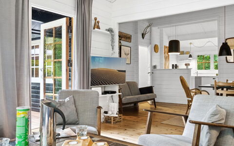 Neela - 300M from the Sea: Mueble, Diseño De Interiores, Madera, Piso, Sala, Sofá, Casa, Silla, Suelo, Techo