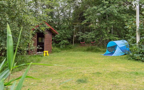 Neela - 300M from the Sea: Árbol, Hierba, Cámping, Tienda, Arbusto, El Terreno Del Lote, Planta De La Comunidad, Jardín