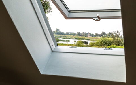 Arnora - 48Km from the Sea: Mueble, Diseño De Interiores, Piso, Madera, Suelo, Techo, Suelos De Madera, Silla, Mesa, Encendiendo
