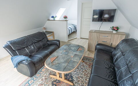 Arnora - 48Km from the Sea: Piso, Mueble, Madera, Suelo, Diseño De Interiores, Sofá, Habitación, Sala, Casa, Suelos De Madera