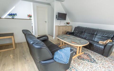 Arnora - 48Km from the Sea: Piso, Diseño De Interiores, Mueble, Madera, Suelo, Techo, Sofá, Habitación, Sala, Suelos De Madera