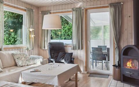 Viljo - 30Km from the Sea: Mueble, Diseño De Interiores, Piso, Madera, Techo, Suelo, Habitación, Sala, Sofá, Silla