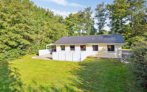 Viljo - 30Km from the Sea: Hierba, Casa, Techo, Casa, Cabaña, El Terreno Del Lote, Área Rural, Inmuebles, Casa De Campo, Jardín