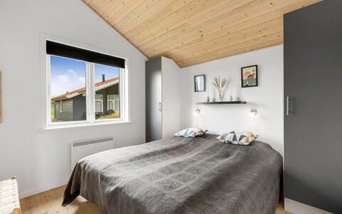 Sylwia - from the Sea: Madera, Diseño De Interiores, Habitación, Techo, Cama, Casa, Suelo, Mueble, Piso, Marco De La Cama