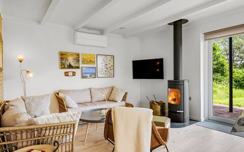 Othinkarl - 1Km from the Sea: Mueble, Diseño De Interiores, Madera, Piso, Suelo, Sala, Silla, Encendiendo, Techo, Mesa