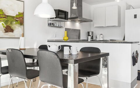 Sophy - 150M from the Sea: Mueble, Diseño De Interiores, Piso, Madera, Suelo, Techo, Suelos De Madera, Silla, Mesa, Encendiendo