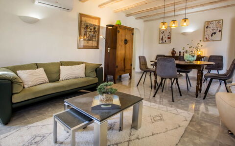 Villa Passera: Mesa, Mueble, Propiedad, Marco, Sofá, Sala, Piso, Diseño De Interiores, Suelo, Sofá Cama