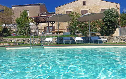 Casa Santa Venera: Agua, Edificio, Propiedad, Cielo, Piscina, Planta, Azur, Árbol, Casa, Cuerpo De Agua