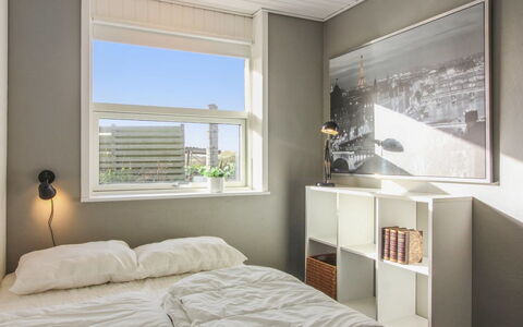 Skyler - 400M from the Sea: Diseño De Interiores, Mueble, Pared, Piso, Suelo, Madera, Techo, Habitación, Habitación, Cama