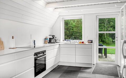 Gorjan - 1.2Km from the Sea: Piso, Madera, Suelo, Suelos De Madera, Diseño De Interiores, Cocina, Mostrador, Electrodoméstico, Suelo Laminado, Gabinetes