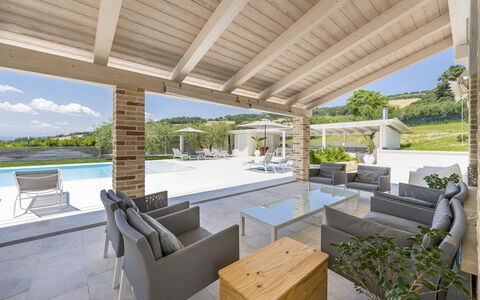Villa Aso: Propiedad, Sombra, Cielo, Planta, Mueble Para Exteriores, Silla, Condominio, Madera, Bienes Raíces, Sala