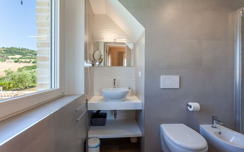 Villa Aso: Piso, Pared, Arreglo De Tubería, Suelo, Diseño De Interiores, Baño, Lavabo Del Baño, Lavabo, Grifo, Techo