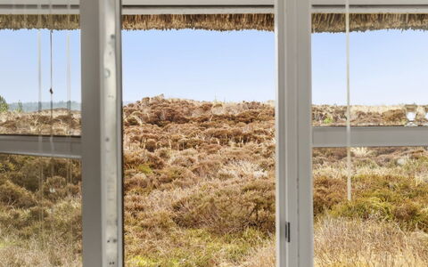 Andrine - 700M from the Sea: Mueble, Diseño De Interiores, Piso, Madera, Suelo, Techo, Suelos De Madera, Silla, Mesa, Encendiendo