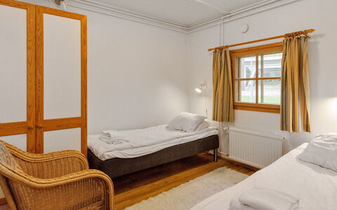 Kulta-Käkönen 10 by Bomba: Cama, Mueble, Habitación, Diseño De Interiores, Lecho, Sábana, Piso, Madera, Suelo, Habitación