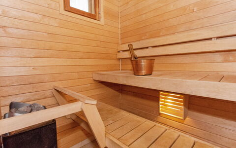 Kulta-Käkönen 10 by Bomba: Cama, Mueble, Habitación, Diseño De Interiores, Lecho, Sábana, Piso, Madera, Suelo, Habitación