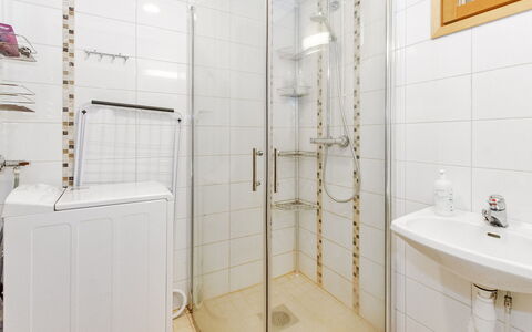 Kulta-Käkönen 10 by Bomba: Cama, Mueble, Habitación, Diseño De Interiores, Lecho, Sábana, Piso, Madera, Suelo, Habitación
